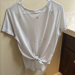 Lululemon Athletica open up tie back tee